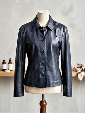 Danier Leather Button-Front Jacket in Black Size Medium Like New